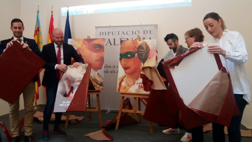CsValencia_Prov's tweet photo. 📸 La portavoz de Cs en la Diputación @RocioGilUncio participó ayer en el acto de presentación del cartel de Fallas de la @dipvalencia #superpoderFALLER https://t.co/52VpXTgoHZ