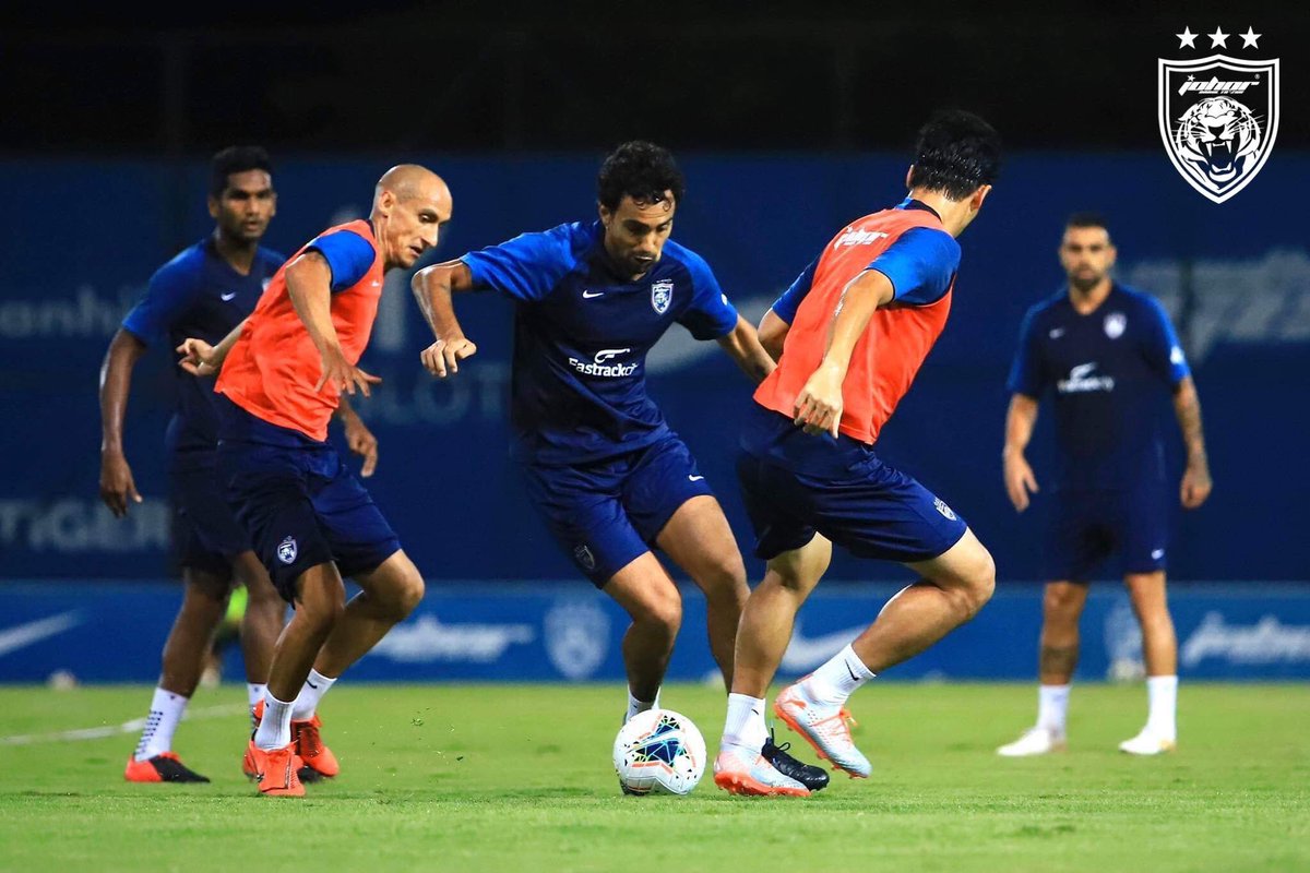 OfficialJohor's tweet photo. Gearing up for the start of the Super League 👊

More photos at https://t.co/kFwlzKDDaf

#JDT
#TrainingSession
#LuaskanKuasamuJohor https://t.co/4UNw7mkXWv