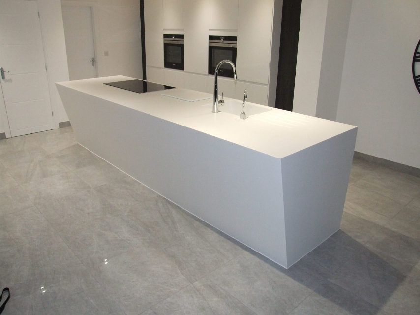 #ThrowbackThursday to the time our friends at The Great British Worktop Co sent us photos of this lovely Pure White island unit! With Solid Surface, you can create intricate and unusual shapes for your #KitchenDesign project.

#ProjectSupport #YourTristoneCreation #SolidSurface