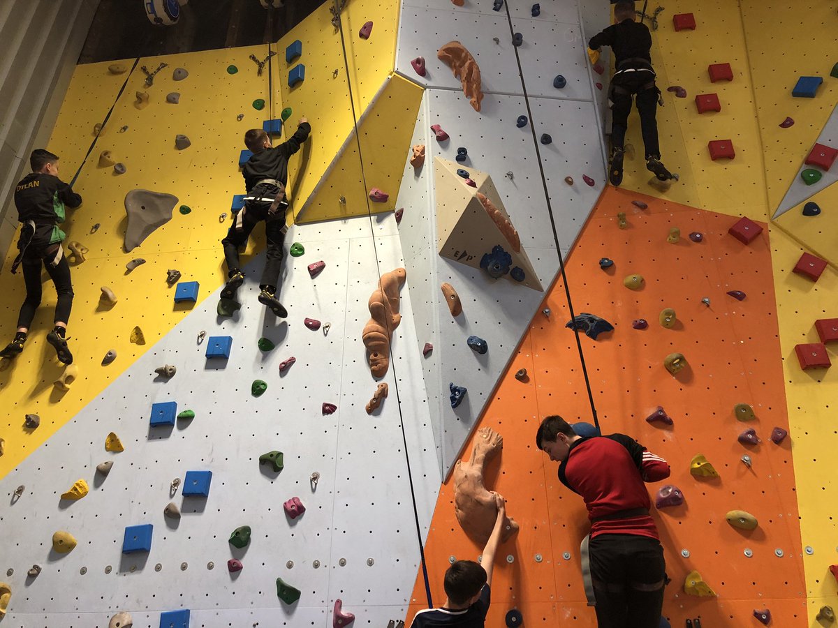 emryspedept's tweet image. Some of our Year 7, 8 and 9 boys and girls enjoying a climbing competition @ysgolygogarth today! #daretoachieve #differentchallenges #climbing @EngageEmrys