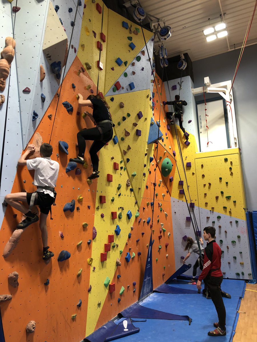 emryspedept's tweet image. Some of our Year 7, 8 and 9 boys and girls enjoying a climbing competition @ysgolygogarth today! #daretoachieve #differentchallenges #climbing @EngageEmrys