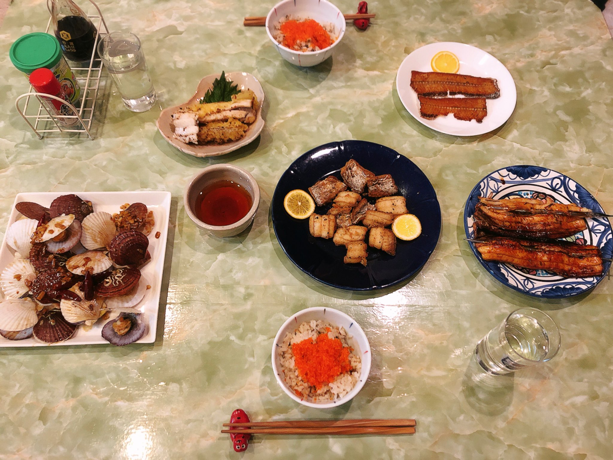 魔女っこれい على تويتر 夜ご飯作った 太刀魚の蒲焼き 天ぷら 唐揚げ 骨せんべい 玉ねぎフライの油使い回したら焦げが付いちゃった 面倒くてもちゃんとしないと駄目だ 太刀魚 はアマが調理するには柔らか過ぎて至難の業だ だけどこの魚超超美味しいよ 帆立