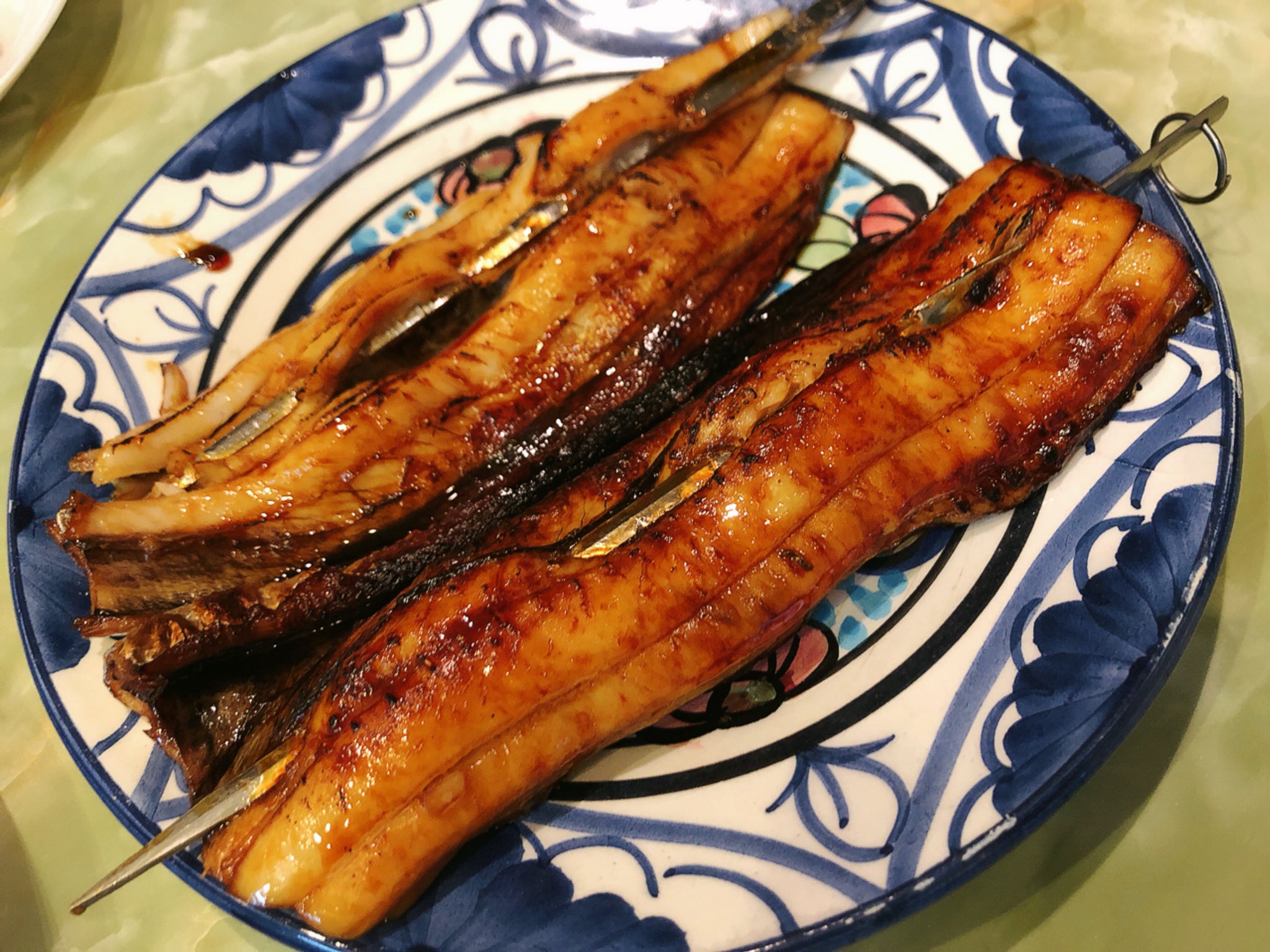魔女っこれい على تويتر 夜ご飯作った 太刀魚の蒲焼き 天ぷら 唐揚げ 骨せんべい 玉ねぎフライ の油使い回したら焦げが付いちゃった 面倒くてもちゃんとしないと駄目だ 太刀魚はアマが調理するには柔らか過ぎて至難の業だ だけどこの魚超超美味しいよ 帆立