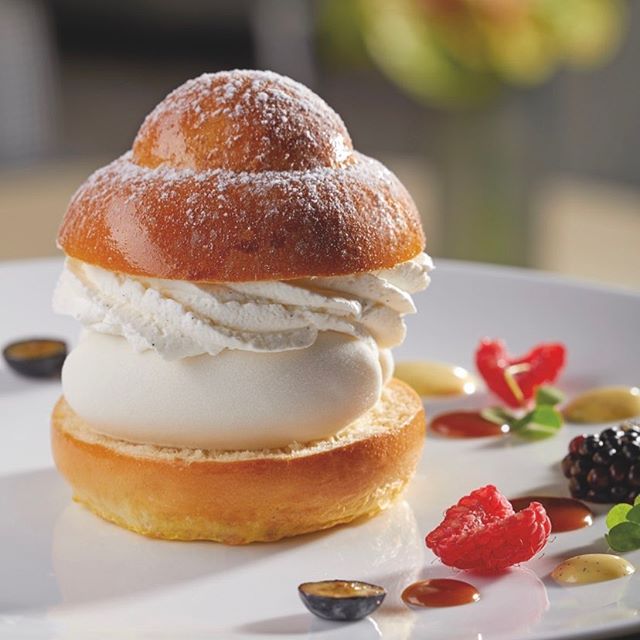 GAlocci's tweet photo. Che dire, male non ci sta.
 #nicoladilena #pasticceria #dessert 
#antonioguida @chefAGuida
 #setabyantonioguida @MO_MLN 
 #milano 

#Consulenza #Hospitality #food #beverage
#FBGianniAlocci
https://t.co/smjIJBogXz https://t.co/TXRdX6Ao4o