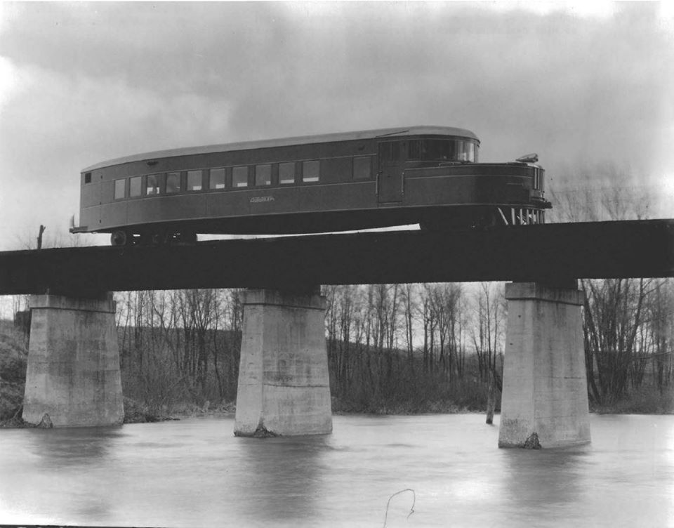 forklift_news's tweet photo. It's #ThrowbackThursday and today we are throwing it back to 1933 to an unexpected CLARK product...the CLARK Autotram!

Did you know that CLARK made trains in the 1930s? #CLARKtheForklift #History #Autotram #KMH #AuthorisedClarkDealer https://t.co/2xfnTXegE2