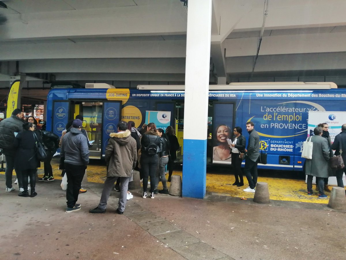 ghis13475's tweet photo. @pe_marseille15 et @pe_marseille16 sont au #grandlittoral pour une session de #recrutement dans le  #busdel'emploi. https://t.co/3b5WQ3whXb