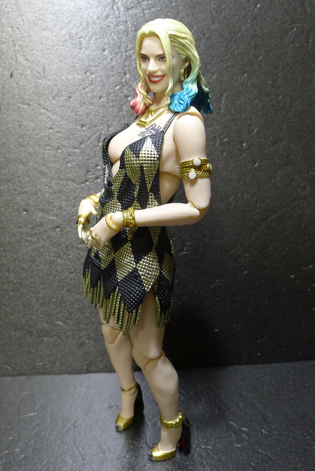 マフェックス ハーレイ・クイン　ドレスVer. Amazon.co.jp: MAFEX マフェックス MAFEX HARLEY QUINN(DRESS Ver