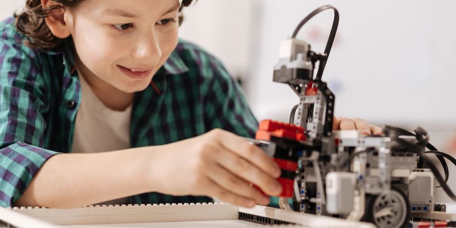 FREE Spring Break Robotics Camp @ Hangar 9 conta.cc/2v7v6zy