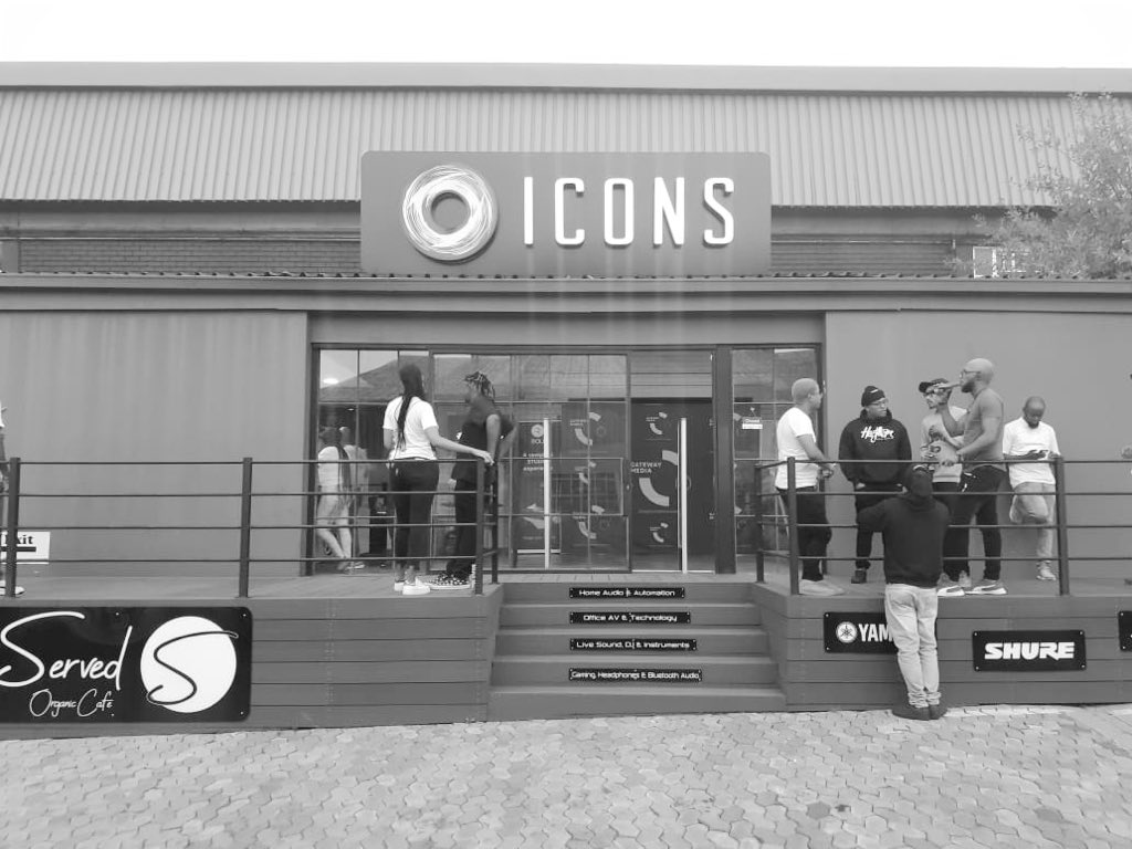 TurnUpMusicZA's tweet image. TONIGHT! Coming in HOTTT 🔥🔥
#TSHENASU