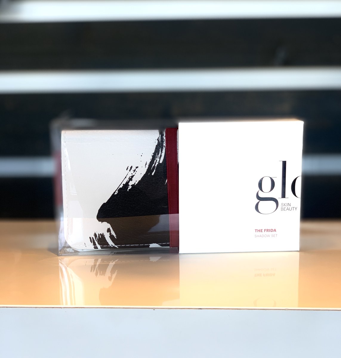 Go_Glamorous's tweet photo. A crowd favorite! These Glo Mineral Frida Eyeshadow sticks are a favorite for everyone! These kits contain four warm, earthy shades that compliment every eye color ($45) While supplies last! https://t.co/ELAwDmEFH8
