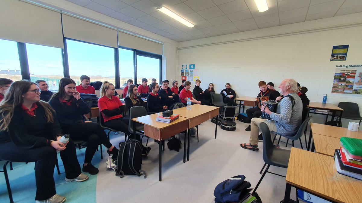 Ar mbuíochas le ceoltóir, fealsúnaí agus laoch áitiúil Breandán Ó Beaglaoi a tháinig isteach ag caint le ranganna an 5ú &amp; 6ú blian ar chúrsaí ceol,cultúr,farraige agus eile inniu. #gaeilge