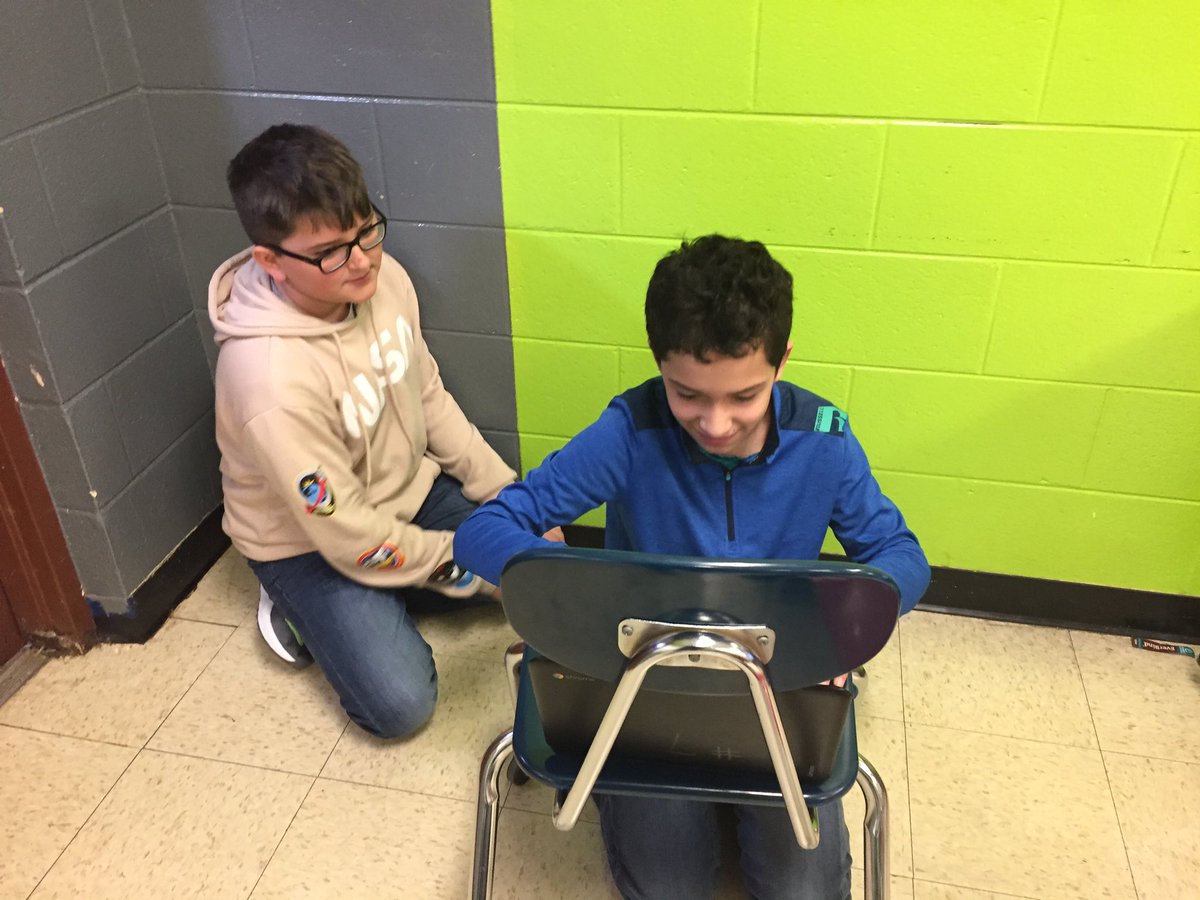 aestesrtr's tweet photo. @teachinsciatcms Trying out #Flipgrid with his 6th graders as an exit slip. #VideoAssessment #ExplainWhatYouKnow @Tigerscms https://t.co/2CoulJRThs