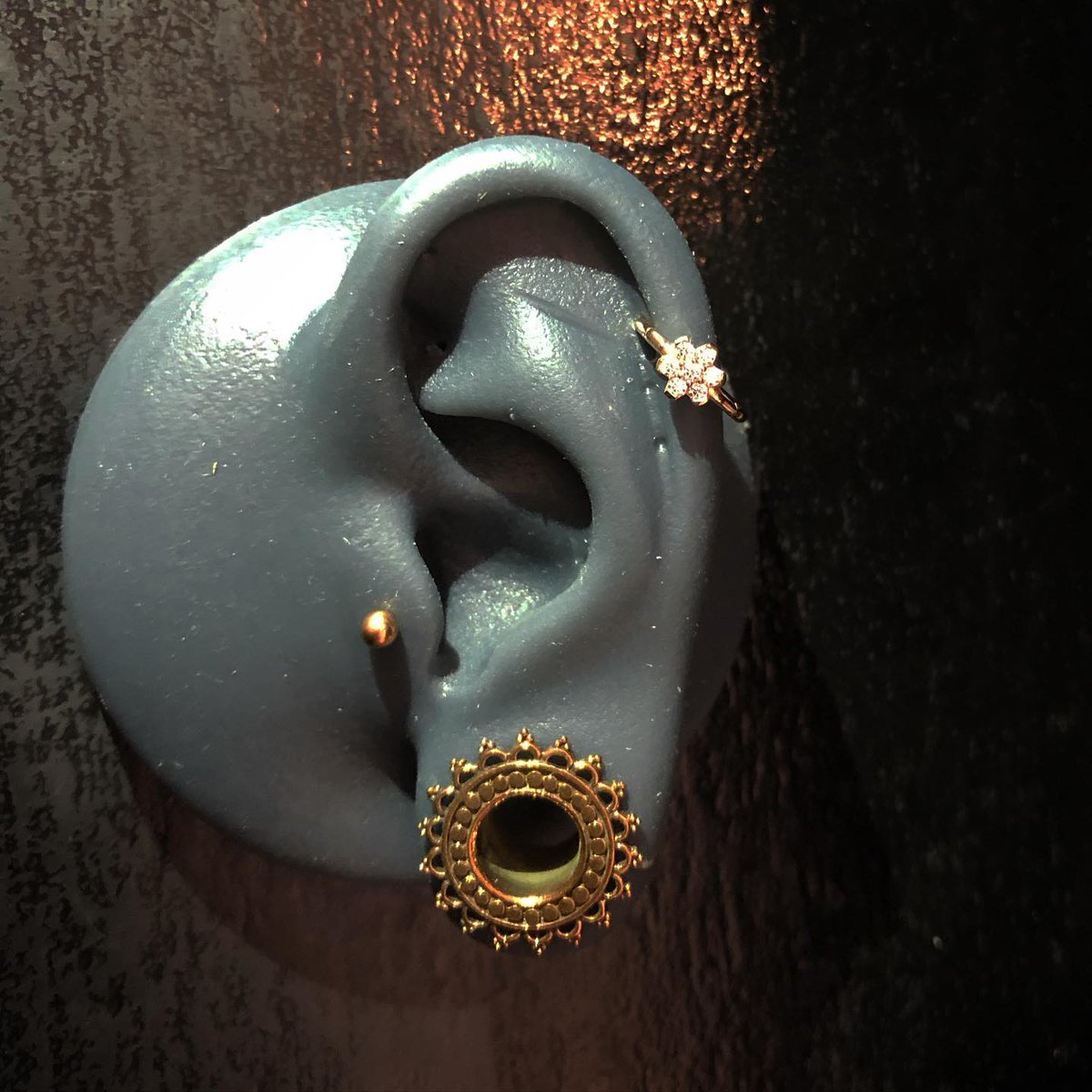 SnakebiteDublin's tweet photo. New jewellery. The impossible to photograph rose gold coloured, jewelled flower ring and brass mandala plugs. If there is something specific that you are looking for but dont see it, dont hesitate to ask us
#jewellery #piercingjewellery #piercing #piercer #ring #earring #crystal https://t.co/MsFwVtVsxP