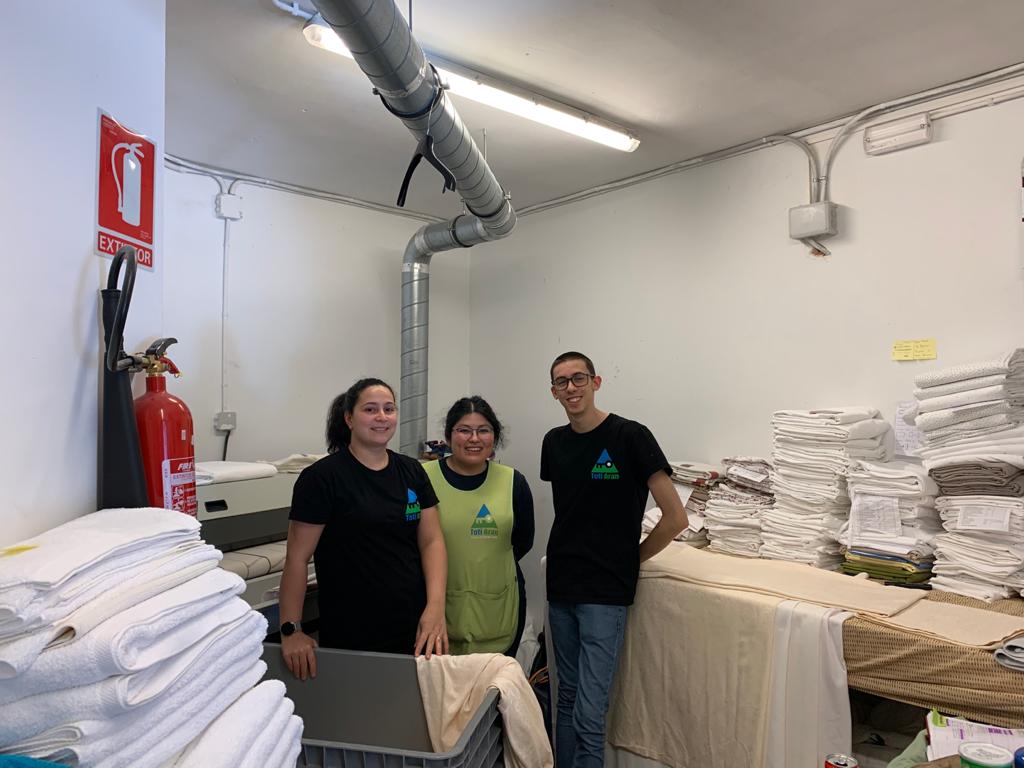 TOTIARAN's tweet photo. Estas de #vacaciones en #BaqueiraBeret y no te apetece nada hacer la colada,  no te preocupes que nosotros nos encargamos de todo #lavanderiadeautoservicio #TotiAran #servicioadomicilio infórmate en ☎️ 973 644 787 
#Lauaria #TotiAran a pie de pistas https://t.co/ELER9THCiq