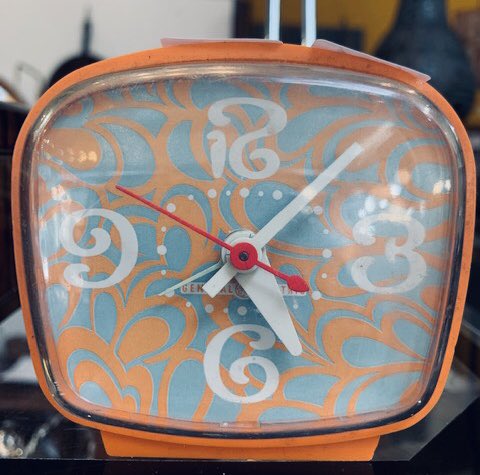 What a super mod clock. Could look at this all day... #mod #style