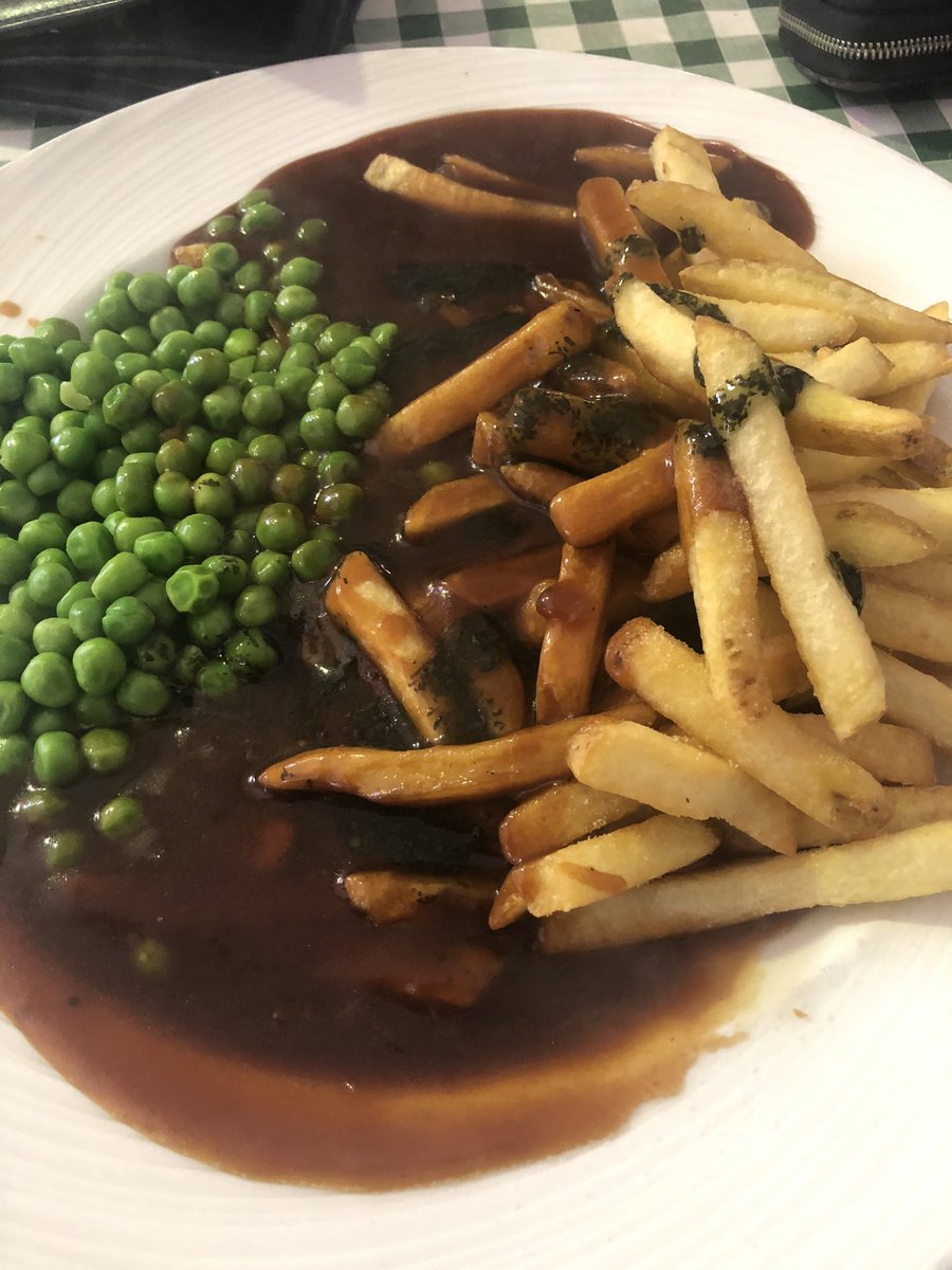 cneeds123's tweet image. Chips peas and gravy. Bliss !!!