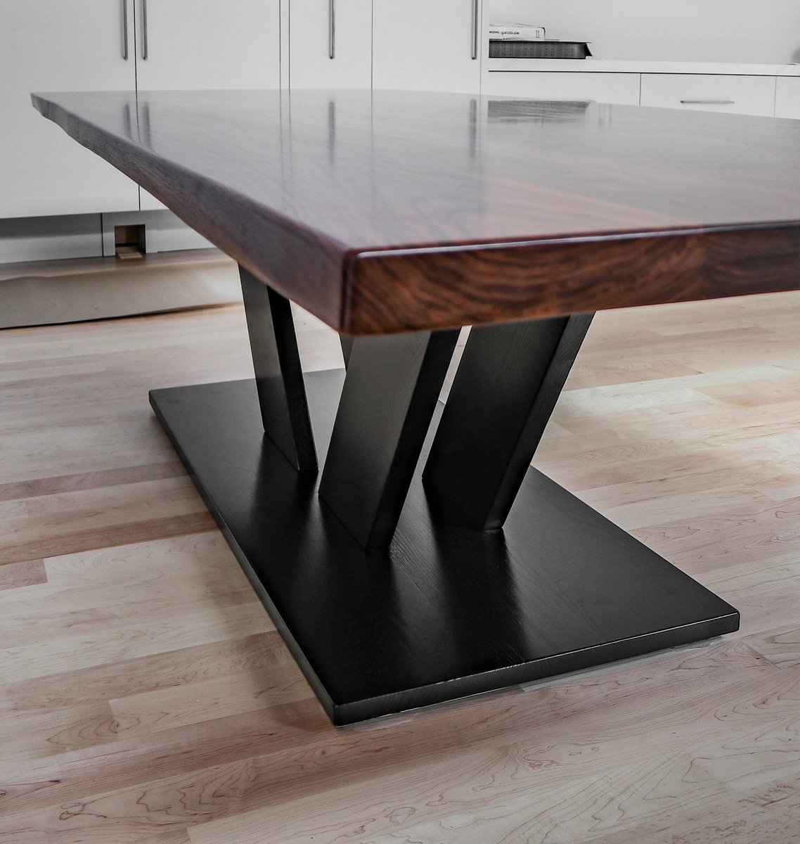 HandmadeTables's tweet photo. A walnut table top with our Marks base. Could you see this in your home?

#homedesign #walnutdesign #walnutwood #walnuttop https://t.co/18bGn5uwAO