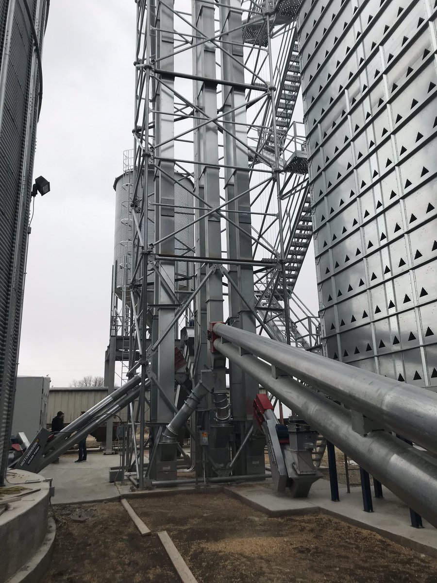 AgiSpenny's tweet photo. Great week with the Canadian Sales team at @Hutchmayrath learning about their Chain and Paddle - Double Run and loop systems!! An amazing way for both portable and stationary crop handling especially for filling your #Necodryer !! Canada get ready! @AgGrowthIntl https://t.co/coPPU9POlv