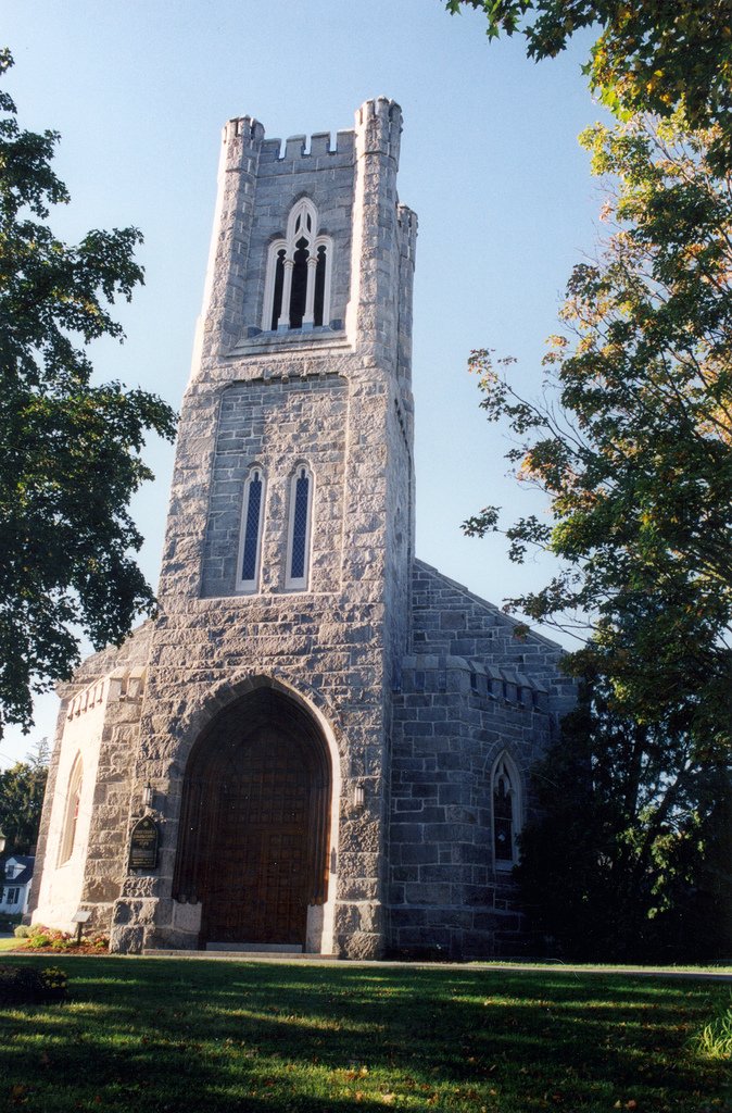 this church also used to be on Daddy Frye's Hill. most gothic, most fucked-up part of any state around. i love it