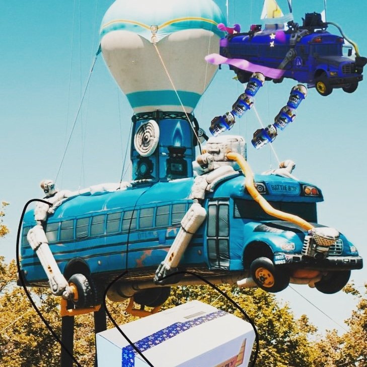 Mannamy2's tweet photo. De Battle bussen vliegen nu af en aan! Ook een Fortnite feestje? Kijk op https://t.co/xnrG83n6k7 
#fortnite #kinderfeestje #gaming https://t.co/A6cu5lJBHe