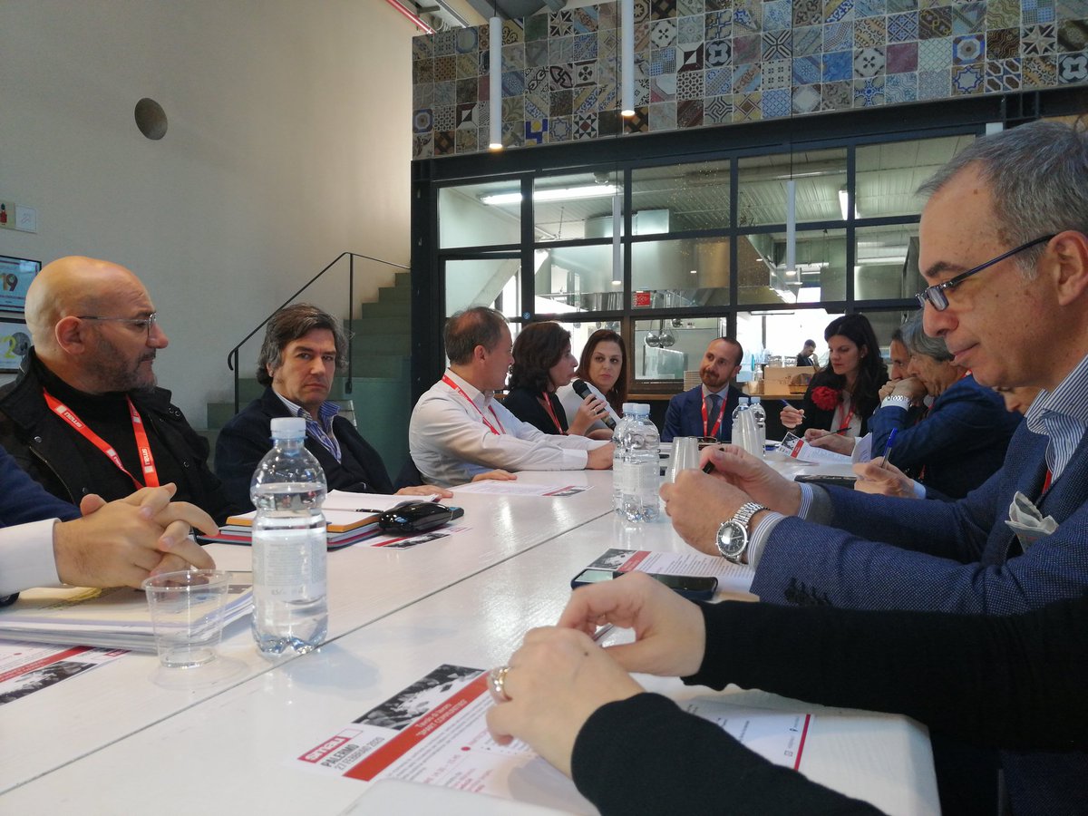 Continuano i momenti di #networking a #SmauPalermo con il tavolo di lavoro sulle #SmartCommunities per condividere esperienze di #innovazione e favorire nuove partnership tra aziende, istituzioni, #startup e abilitatori @smaunotes #smau #Palermo #Sicilia