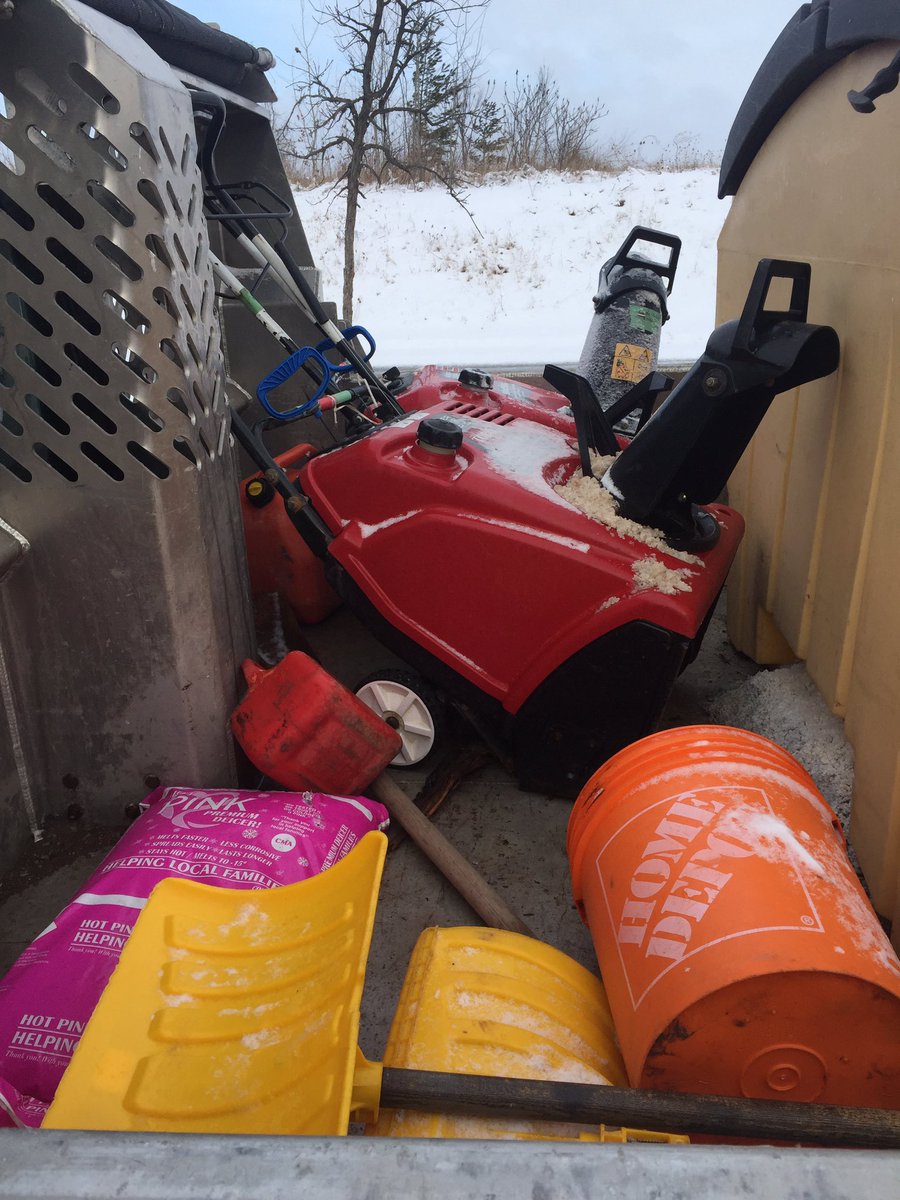 CstTaraso9345's tweet photo. Stopped this private contract plow Dundas/Third.  Insecure load (snowblowers x 2, shovels, salt, bag of salt) and improper use of blue flashing light.

Driver and company charged accordingly. #SecureYourLoads https://t.co/H90JvQyIDw