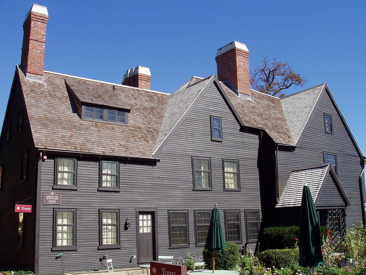 those were, in order, the John Ward House (1680s), the Pickman House (1660s) and the House of the Seven Gables, also 1660s, that last one the subject of a novel of the same name by Hawthorne. it's gorgeous, but its most recent restoration is a bit...clean?