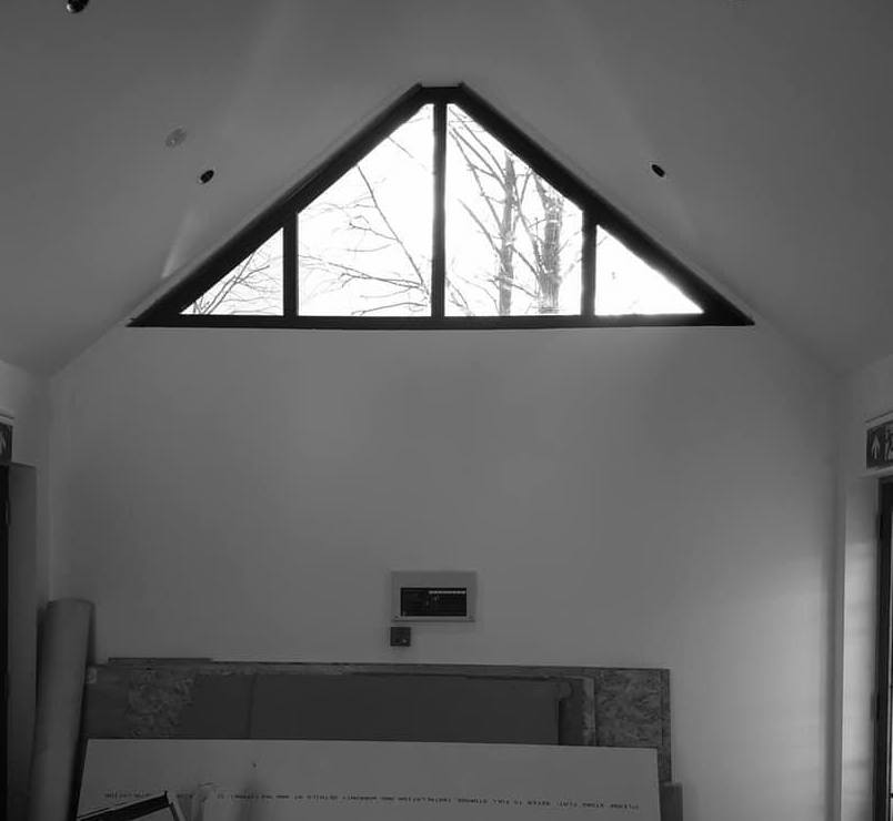 New windows! With a sneaky peek of some of the trees of the #SurreyHills This space will soon form part of our bright light entrance lobby where a warm SHP welcome awaits...
#SurreyHillsPhysiotherapy #BarnConversion #HealthAndWellbeing #OpeningMarch2020