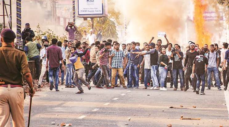 Let’s understand the chronology of anti CAA protest. I tried to understand and reason with logics but somehow things are not adding up.Dec 4:parliament approved presentation of CAB, same day Assam was put to test. Did anyone know what was in draft? What was protest for?1/n