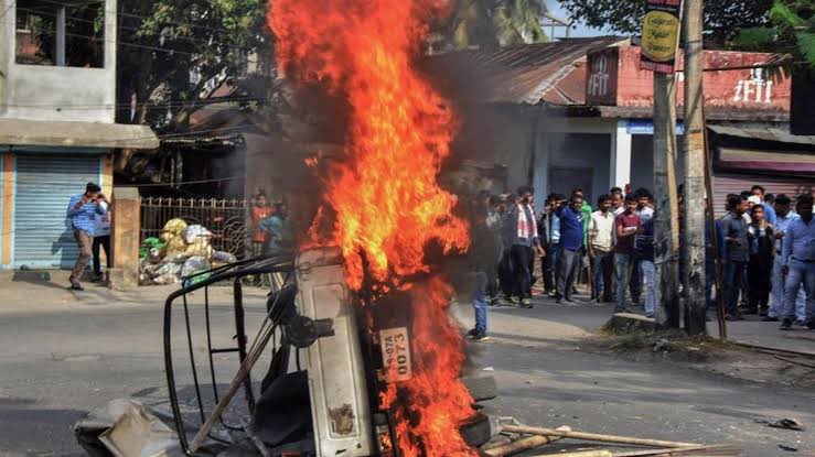 While the violence continued for some days.All political parties used Assam violence to instigate people.Don’t you think Assam was planned action. Astate which didn’t protest on NRC went berserk on CAA?Who planned it?Who provoked people? @RahulGandhi openly threatened govt2/n