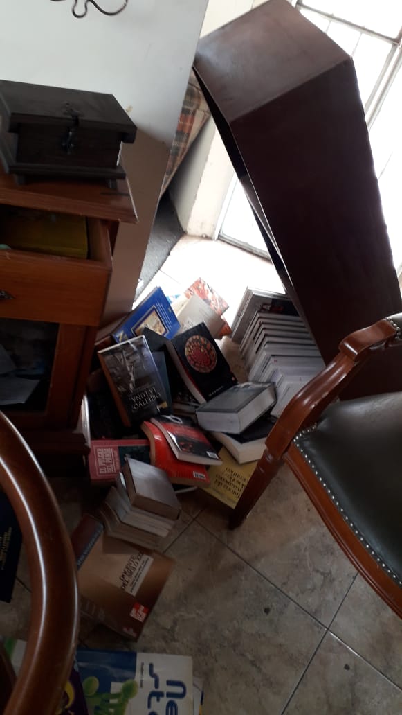 Otra vez entraron a mi casa materna, esta vez en la fundación de mi hermano para educación. Así la dejaron.

A solo una semana de destrozar la casa de mi mamá