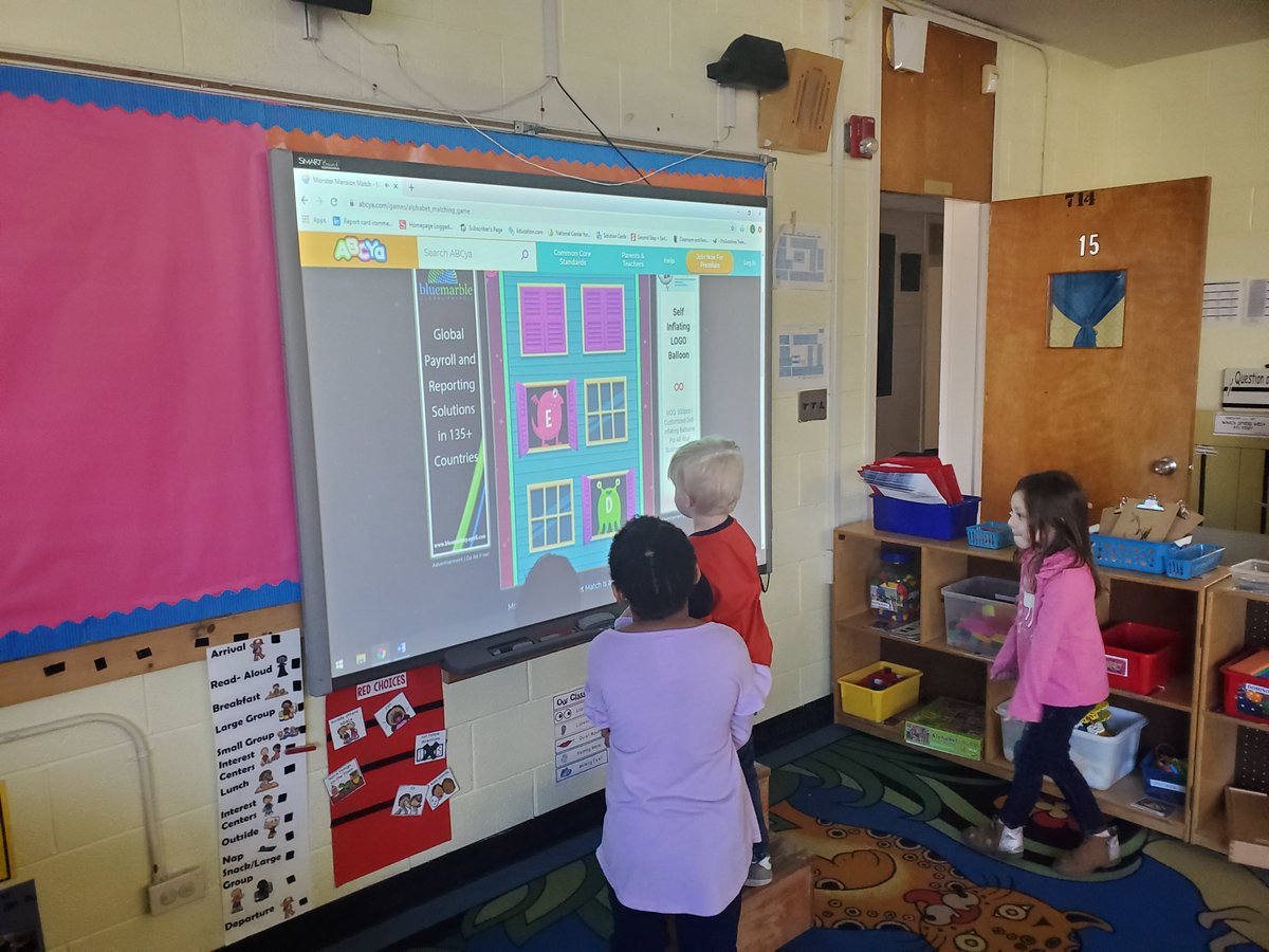 94Shonda's tweet photo. Prek using the smartboard to practice letter sounds. #DLDay #HokeDLDay #UESDLDay https://t.co/zR2iY8UW34