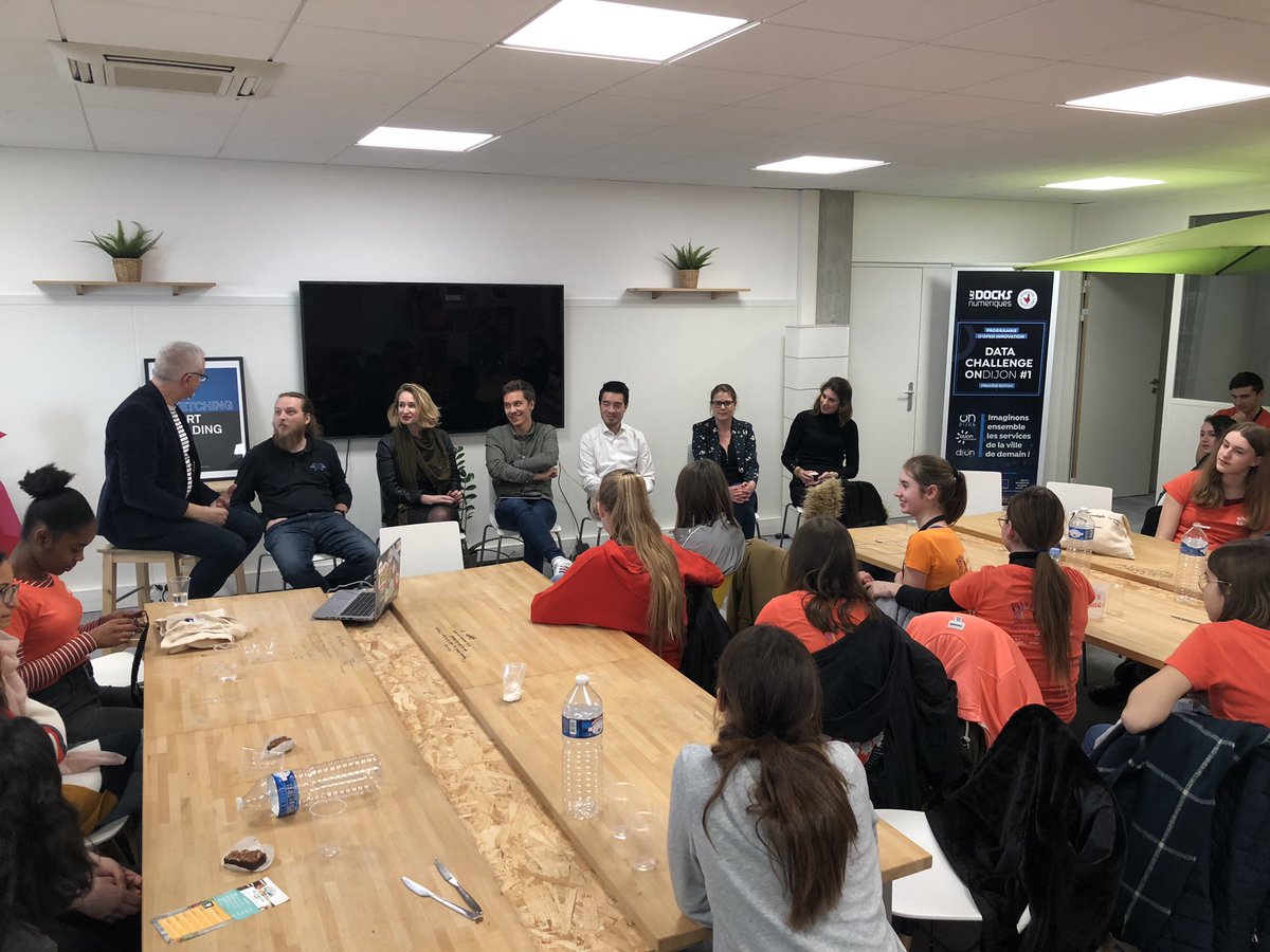 BFCnum's tweet image. #girlsRcoding dernier acte de la journée : rencontre avec des entrepreneurs du numérique, un mot les filles « n’hésitez pas, lancez vous et créez vos idées »