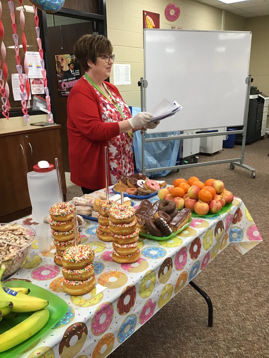 MiddleHadley's tweet photo. @ADeanRead33C is celebrating the fabulous readers @MiddleHadley. #33cPride https://t.co/7vSgqUWyGc