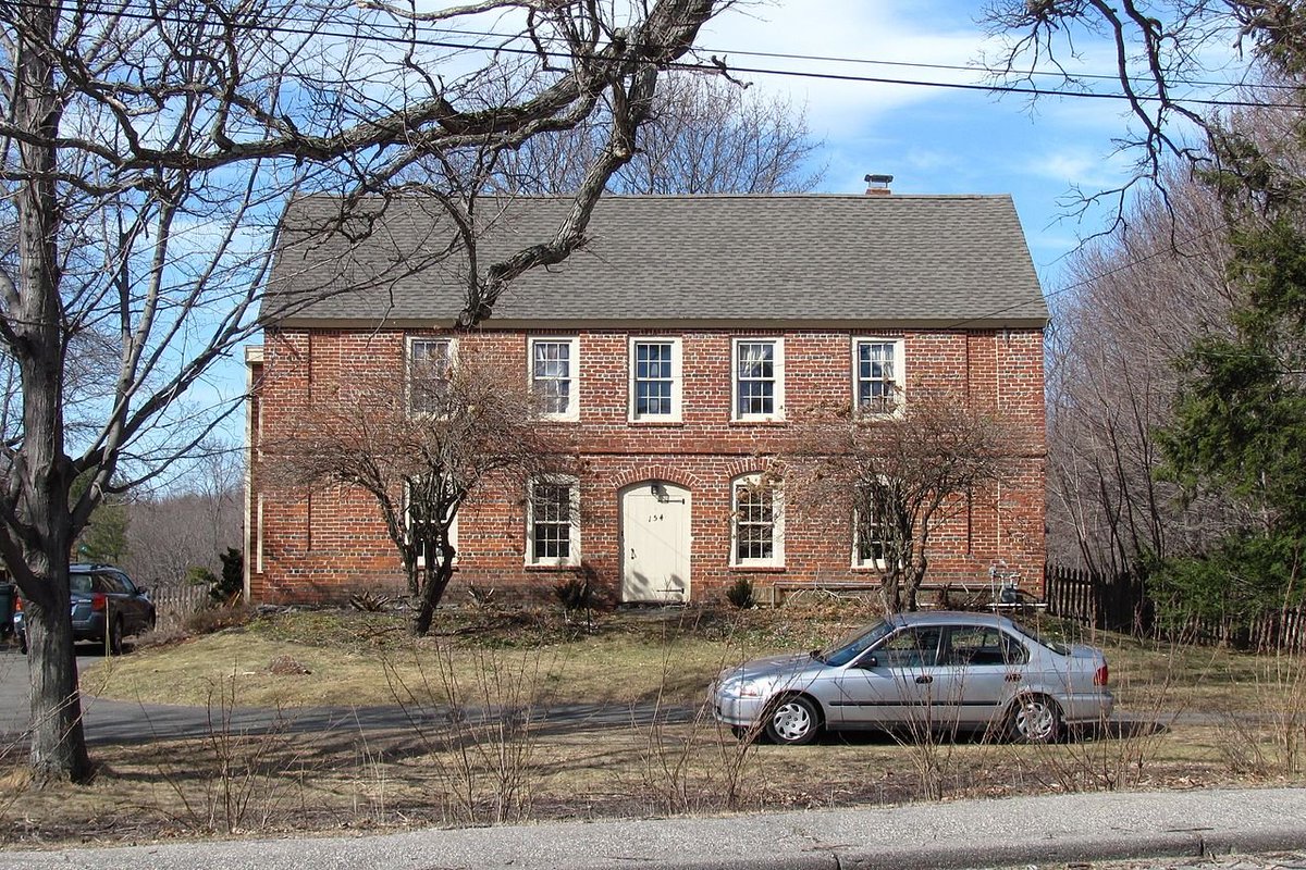 to me though one of the other interesting things about this part of the state and country are the *brick* houses: these are all late 17th/early 18th century and showcase a pleasingly similar style to the wooden houses, but with that very different texture.