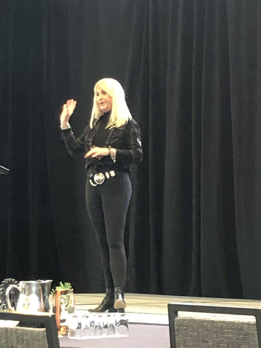 pawlentypatton's tweet photo. Awesome way to start my day with an American icon @ErinBrockovich #weareALAMN https://t.co/LR76PedsrU