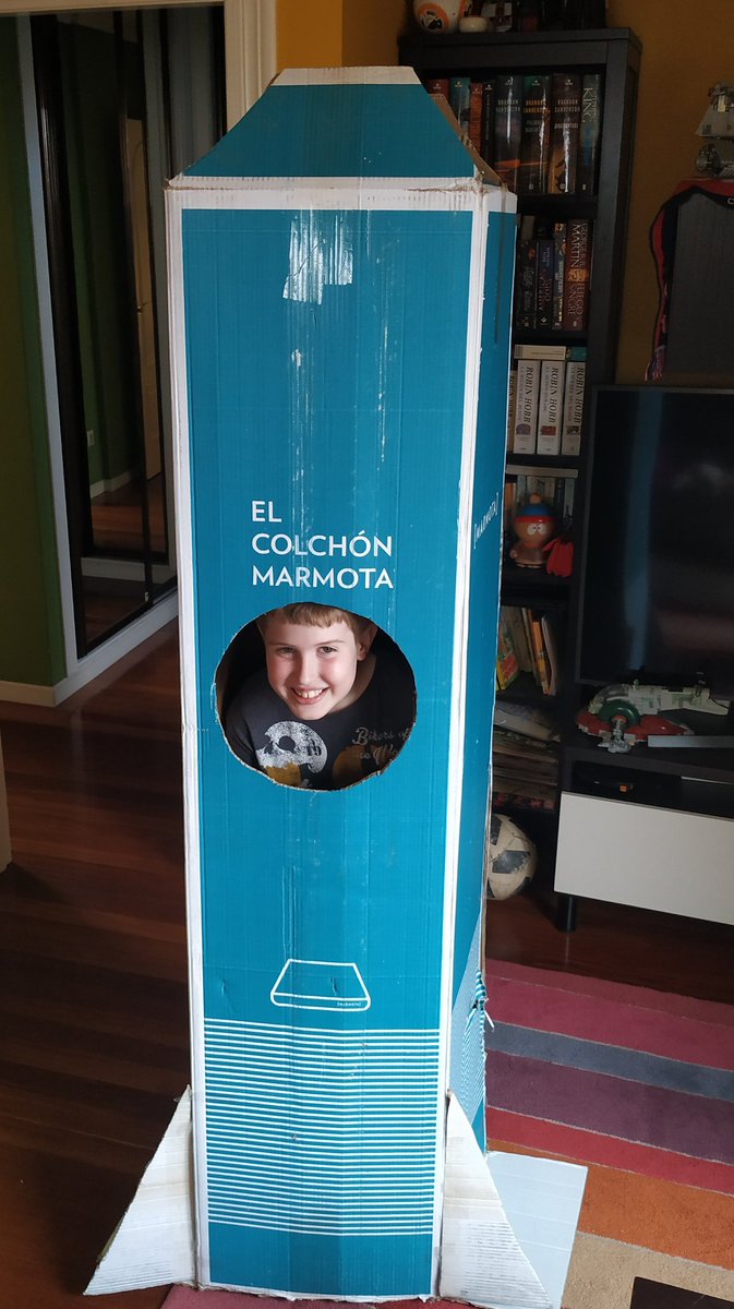 @comounamarmota Aquí el pequeño marmotero en su recién estrenado cohete espacial 😂😂😂