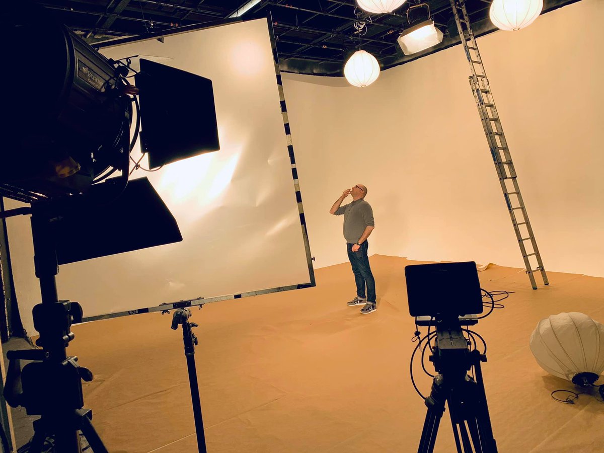 AgenceMirada's tweet photo. [Vidéo]
Pré-light pour le tournage du spot de @FrancaiseGroup !🎥
Cette étape d'installation et de réglage des lumières est indispensable pour un tournage réussi.💡

#AgenceMirada #Backstage #Tournage #CommunicationDigitale #CommunicationVideo #Digital  #Rennes #Paris https://t.co/USQGm0c4cx