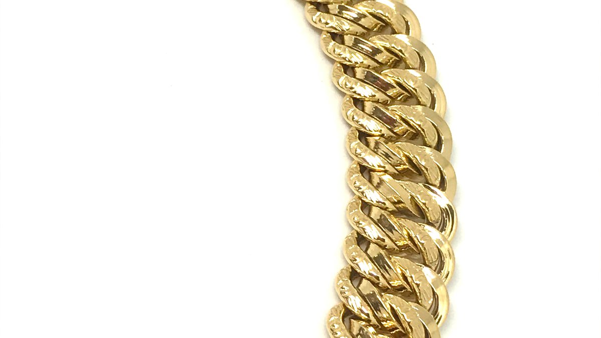 egoldor's tweet photo. Superbe bracelet maille américaine.. Intemporel, classique, un bijou qui passe de générations en générations #bracelet #braceletor18k #braceletormailleamericaine #braceletormailleus #bijouxdexception #egoldor https://t.co/AhflKY28HH