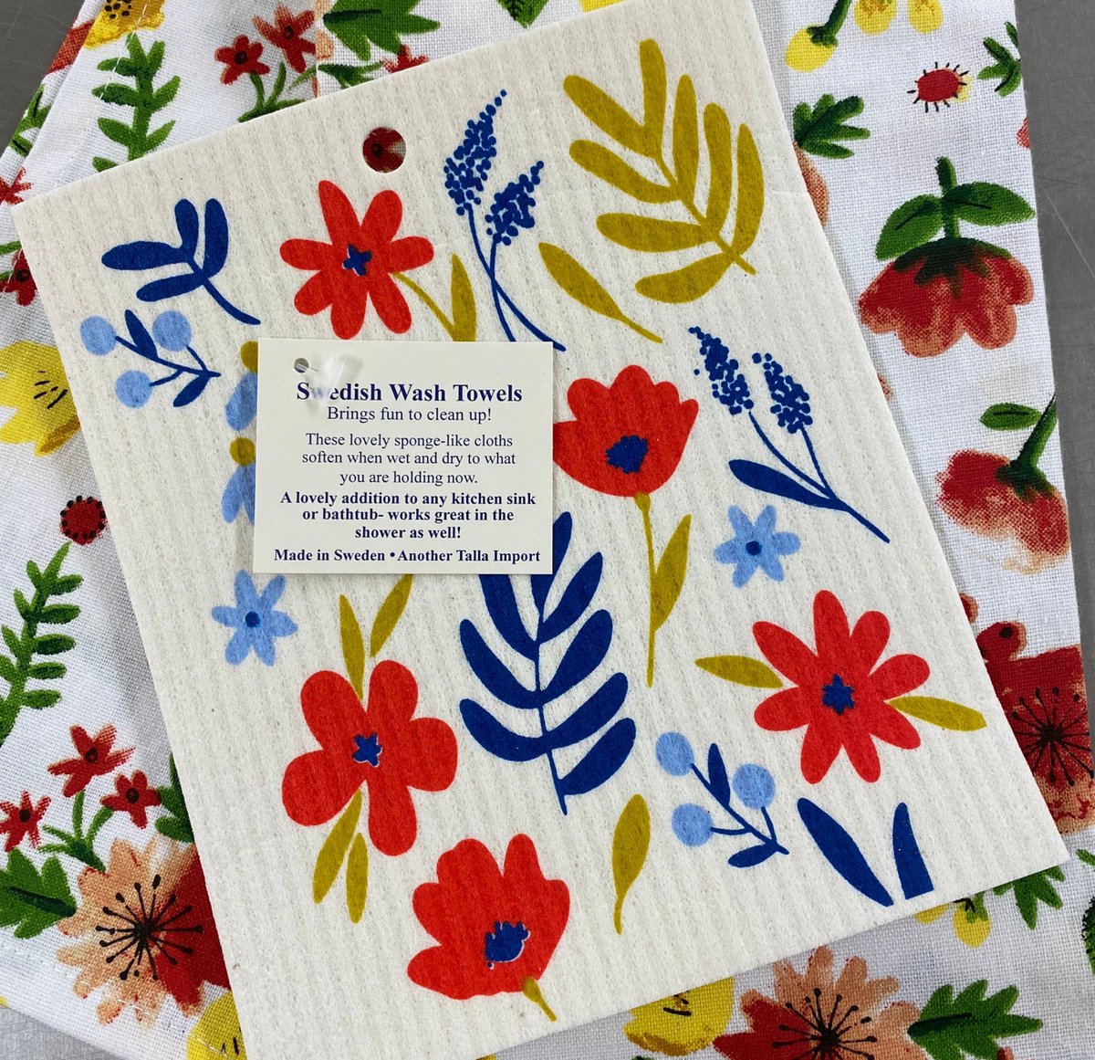 Floral print, eco-friendly, reusable, Swedish dishcloth. What's not to love? #floralprint #swedishwashtowels #ecofriendlykitchen