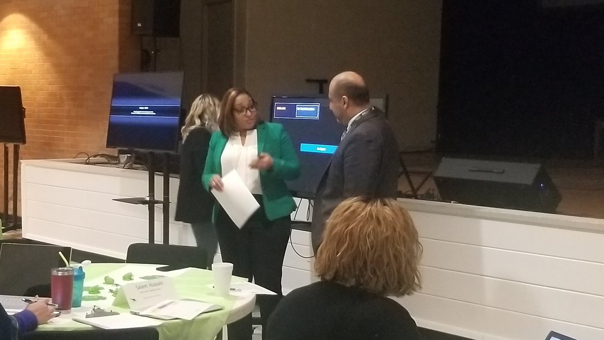 ChiefMRamirez's tweet photo. @DrElenaSHill and Principal Hussain @QMSSTARS practicing and role playing "the pitch" on how to capture the narrative for their campus during our Southwest Network meeting. @dallasschools @LEAD_DallasISD #SWNetworkNews https://t.co/8xovLX3Rh2