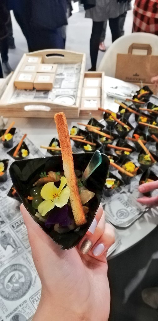BaenaLucia's tweet photo. Gracias a la Asociación de Cocineros y Reposteros de Extremadura #acocyrex por unir el arte y la gastronomía en @fundacioncajaex @FeriaArco https://t.co/jCCtoiXMc8