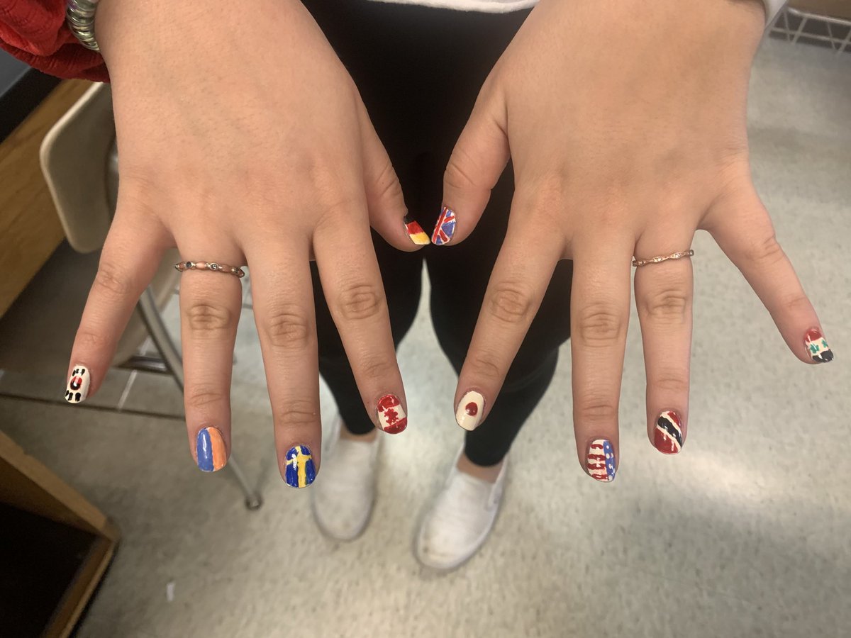 Mrs_Karetsky's tweet image. World Language Week! Awesome representation from period 3! #ourbestSMS #smsteamPhoenix #worldlanguageweek