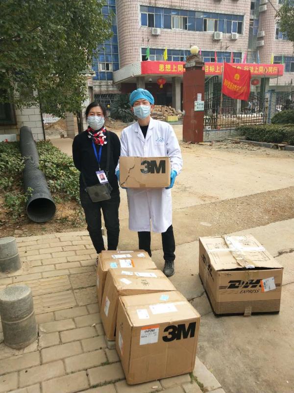 mickybaidubar's tweet photo. Thanks for all Chunsas from China, Korea, Japan ,Thailand and HK supporting Wuhan and China.
 
This time we raised a total of$ 23,160 and donated 300pcs 3M goggle gears and 30 protrction kits with 300 replacement masks to HuangGang Hospital.

https://t.co/ElrsZjQIsD https://t.co/xbzK9k61Bw