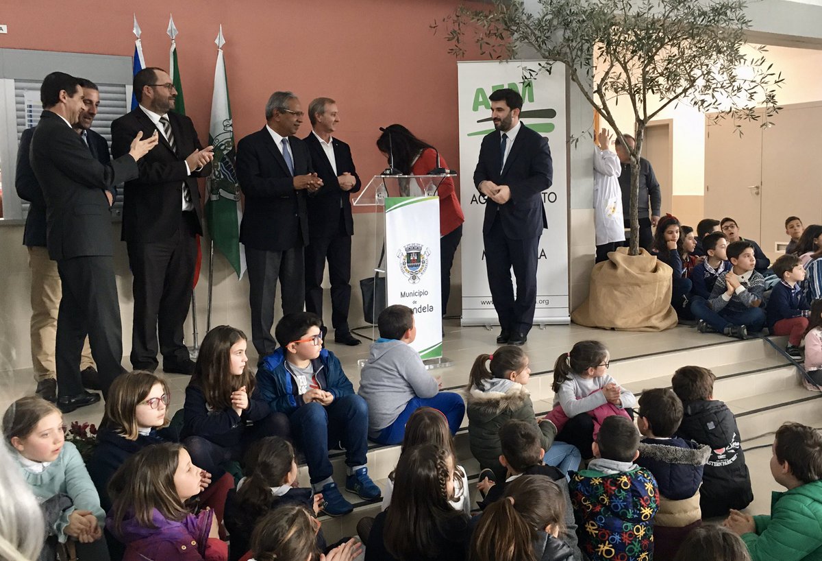 #MP, Nelson de Souza, com #ME, na Inauguração da Requalificação da Escola Secundária de Mirandela. #xxiigoverno #governomaisproximo #pt2020 portugal.gov.pt/pt/gc22/comuni…