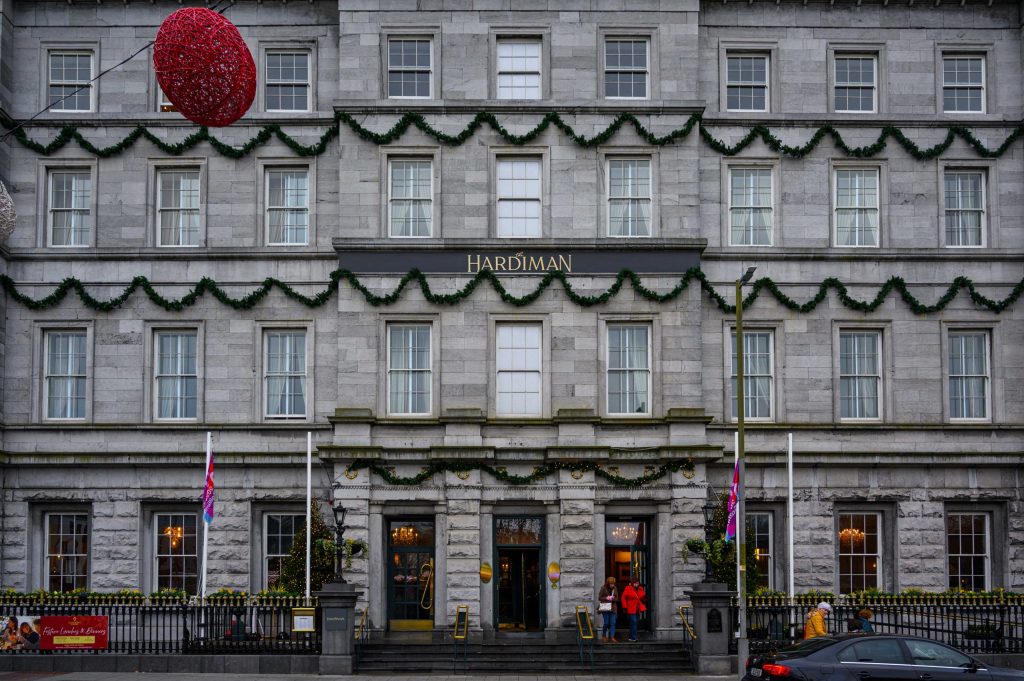 Right folks #liveline crew <a href="/joeliveline/">Joseph j Duffy</a> on the Road #funnyfriday .. Where is it? The Hardiman Hotel Eyre Square <a href="/CountyGalway/">I Love Galway</a> @nuigalway <a href="/GalwayCoCo/">Galway County Council</a> <a href="/GalwayCityCo/">Galway City Council</a>  thehardiman.ie 1.45 - 3pm.. get there for 12-1pm.. have fun its gonna b a great one.. 😍😂🤣😁