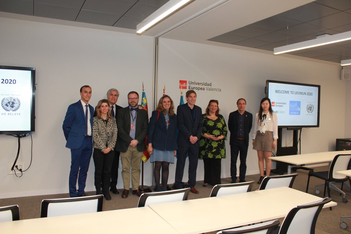 ¡Hoy ha arrancado la tercera edición del UEV MUN (Model United Nations)! 🇺🇳#UEVMUN2020
No te pierdas los debates y actividades del Modelo de las Naciones Unidas organizado en la Universidad Europea de Valencia por la asociación estudiantil <a href="/AEDRI_Oficial/">AEDRI</a>.
¡Te esperamos!