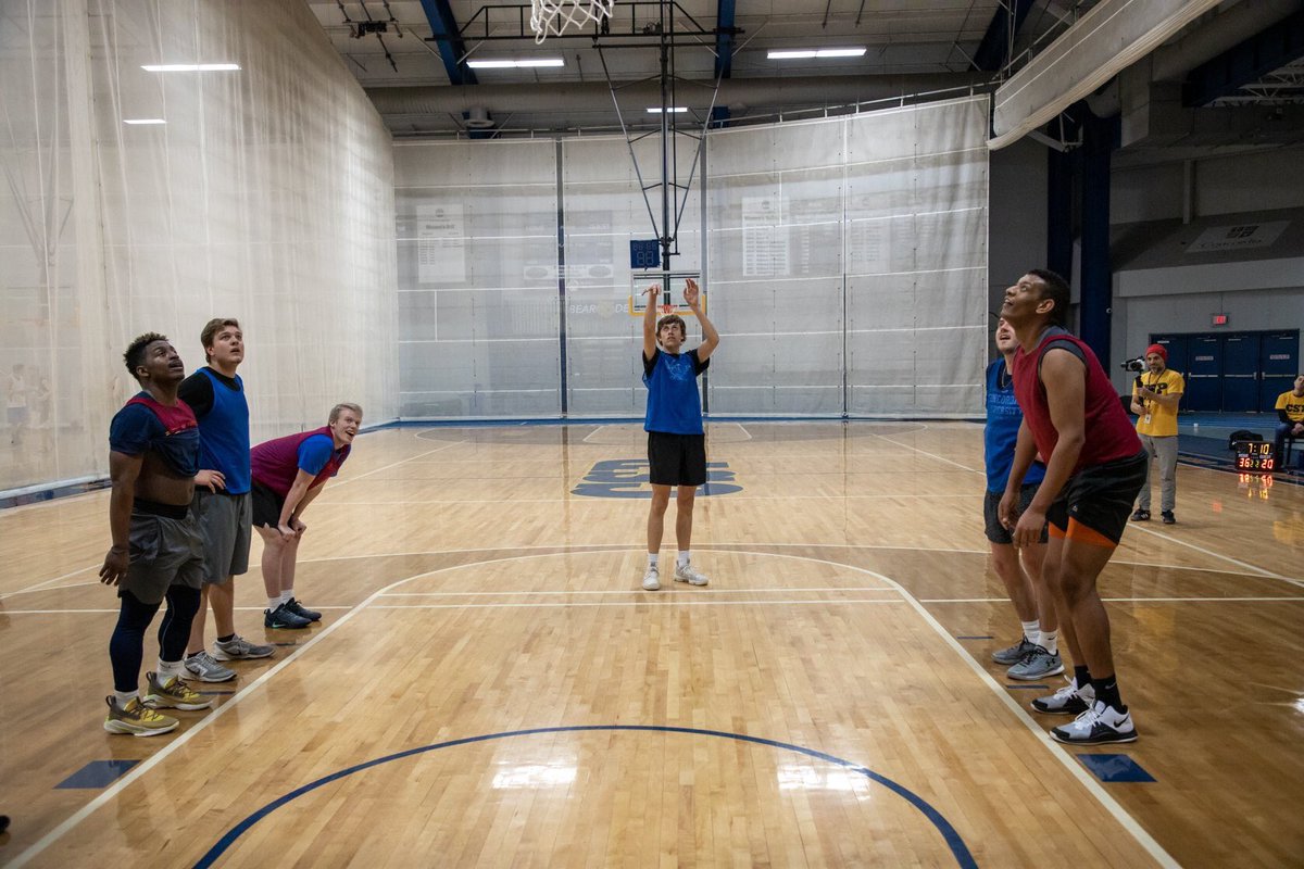 CspIntramurals's tweet image. ⚠️5v5 CHAMPIONSHIPS TONIGHT⚠️

Games @ 7:30, 8:15, and 9:00 in the GC 🏀

Come watch, play games to win prizes, and enjoy free Buffalo Wild Wings!! 👀 

Who will be the champions??? 💯💪