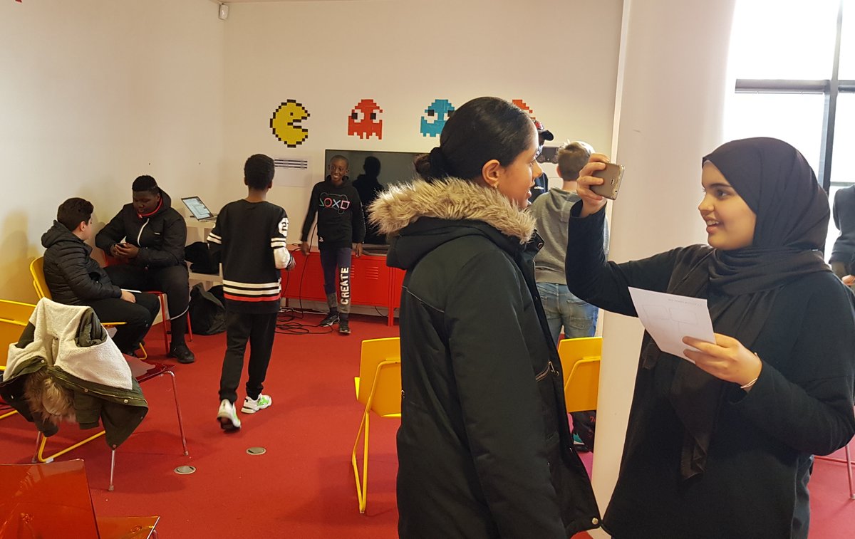 Premier atelier à #Saint Ouen, parcourt « faire un film avec son smartphone », avec le  #ComiteAdos pour le compte de la Médiathèque Persepolis ! Prise de vue avec son smartphone !
#pocketfilm #plainescommunes