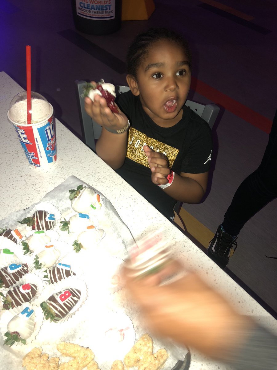 Kre8_tke's tweet photo. He loved him strawberries!! 🥰
#happybirthday #AtlantaEventPlanner #chocolatecoveredstrawberries #CustomTreatTables https://t.co/cPdaHMcF74